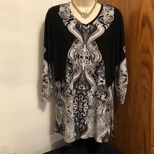 3/$20 CSC Studio Knit Top Black Print Non-Wrinkle size M EUC